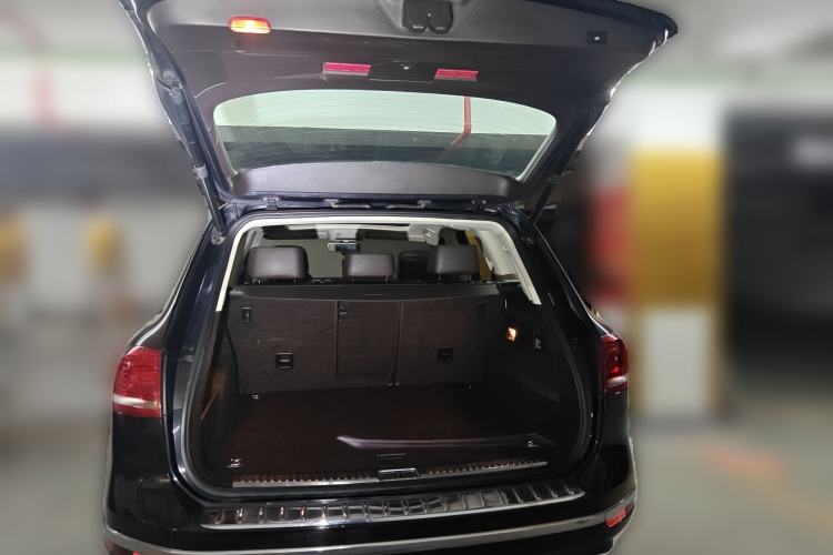 Used Volkswagen Touareg 2016 3.0 TSI Standard Version Trunk