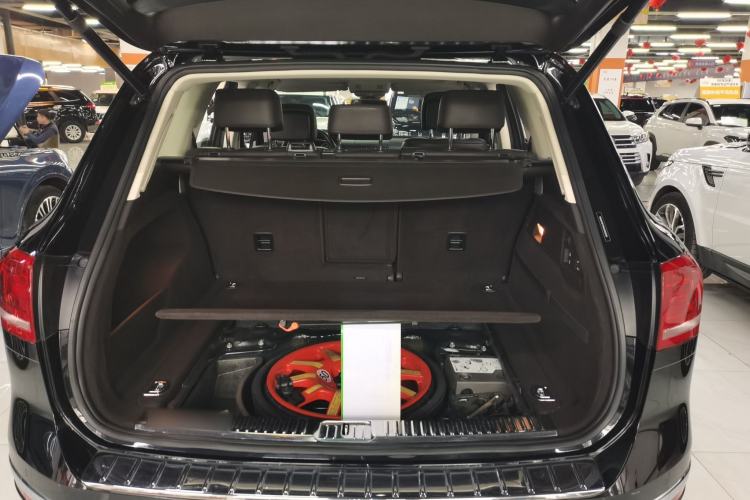 Used Volkswagen Touareg 2016 3.0 TSI High-End Version Trunk