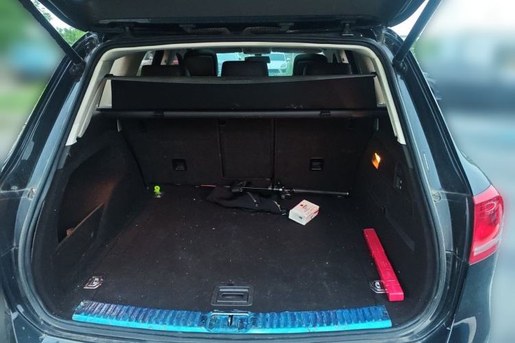 Used Volkswagen Touareg 2016 3.0 TSI Ignis Edition Trunk