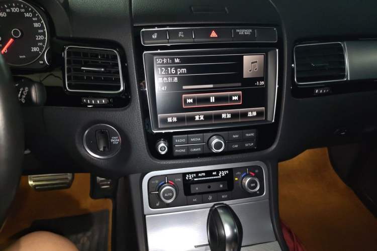 Used Volkswagen Touareg 2016 3.0 TSI R-Line Audio And AC Panel