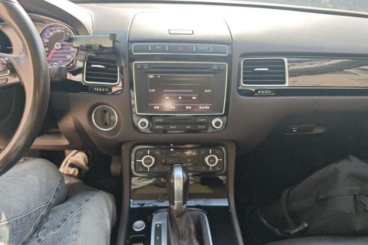 Used Volkswagen Touareg 2016 3.0 TSI Standard Version Audio And AC Panel