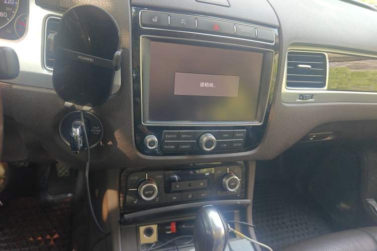Used Volkswagen Touareg 2016 3.0 TSI High-End Version Audio And AC Panel