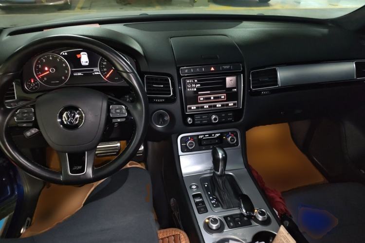 Used Volkswagen Touareg 2016 3.0 TSI R-Line Center Console