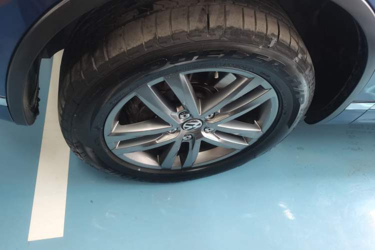 Used Volkswagen Touareg 2016 3.0 TSI R-Line Exterior 6