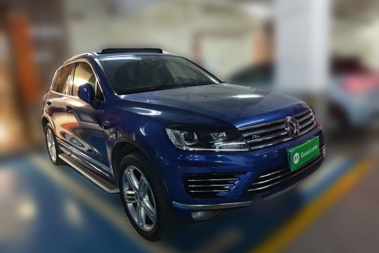 Used Volkswagen Touareg 2016 3.0 TSI R-Line Front Right 45 Deg