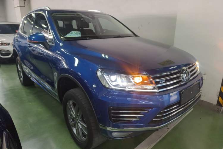 Used Volkswagen Touareg 2016 3.0 TSI High-End Version Front Right 45 Deg