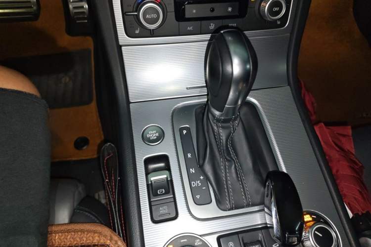 Used Volkswagen Touareg 2016 3.0 TSI R-Line Gear Lever