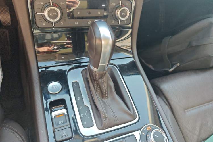 Used Volkswagen Touareg 2016 3.0 TSI Standard Version Gear Lever