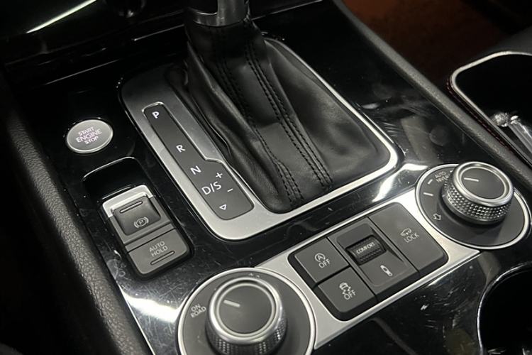 Used Volkswagen Touareg 2016 3.0 TSI Ignis Edition Interior 2
