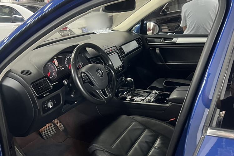Used Volkswagen Touareg 2016 3.0 TSI Ignis Edition Interior 3