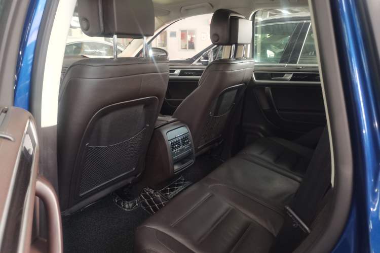 Used Volkswagen Touareg 2016 3.0 TSI R-Line Interior 6