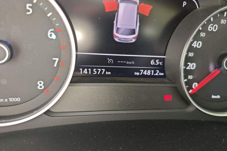 Used Volkswagen Touareg 2016 3.0 TSI Standard Version Odometer Close Up