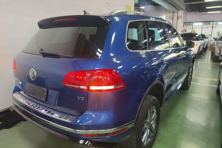 Used Volkswagen Touareg 2016 3.0 TSI High-End Version Rear Right 45 Deg