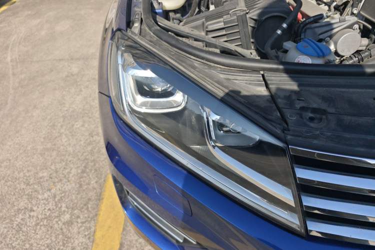 Used Volkswagen Touareg 2016 3.0 TSI Standard Version Right Front Headlight