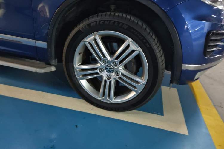 Used Volkswagen Touareg 2016 3.0 TSI R-Line Right Front Wheel Hub
