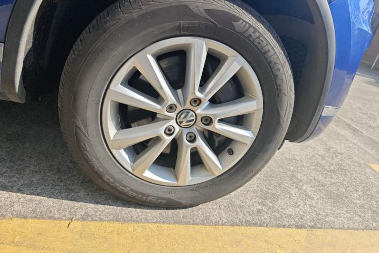 Used Volkswagen Touareg 2016 3.0 TSI Standard Version Right Front Wheel Hub