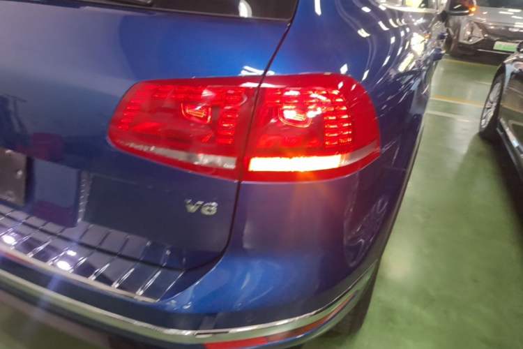 Used Volkswagen Touareg 2016 3.0 TSI High-End Version Right Rear Taillight