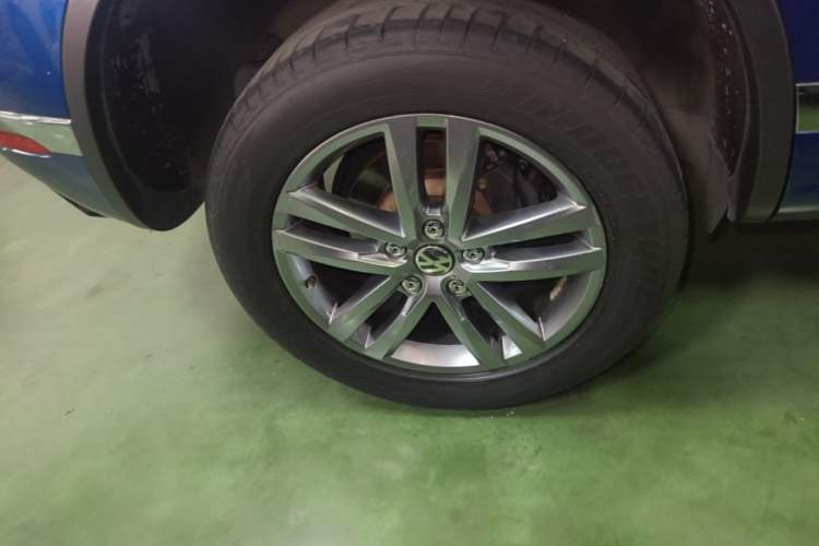 Used Volkswagen Touareg 2016 3.0 TSI High-End Version Right Rear Wheel Hub