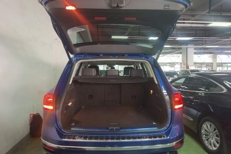 Used Volkswagen Touareg 2016 3.0 TSI High-End Version Trunk