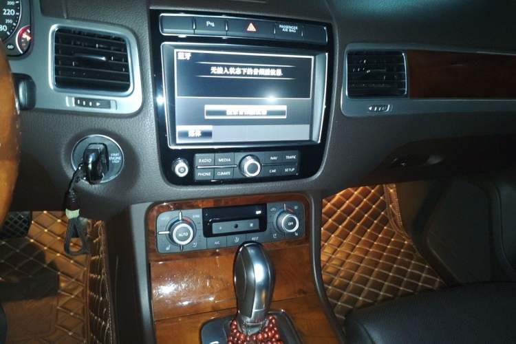 Used Volkswagen Touareg 2016 3.0 TSI Standard Version Audio And AC Panel
