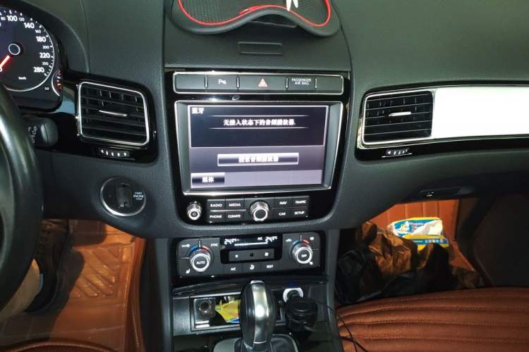 Used Volkswagen Touareg 2016 3.0 TSI Ignis Edition Audio And AC Panel