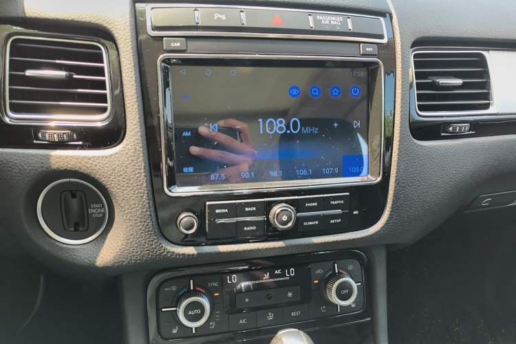 Used Volkswagen Touareg 2016 3.0 TSI Ignis Edition Audio And AC Panel