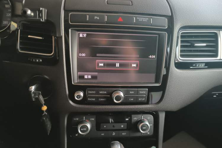 Used Volkswagen Touareg 2016 3.0 TSI Ignis Edition Audio And AC Panel