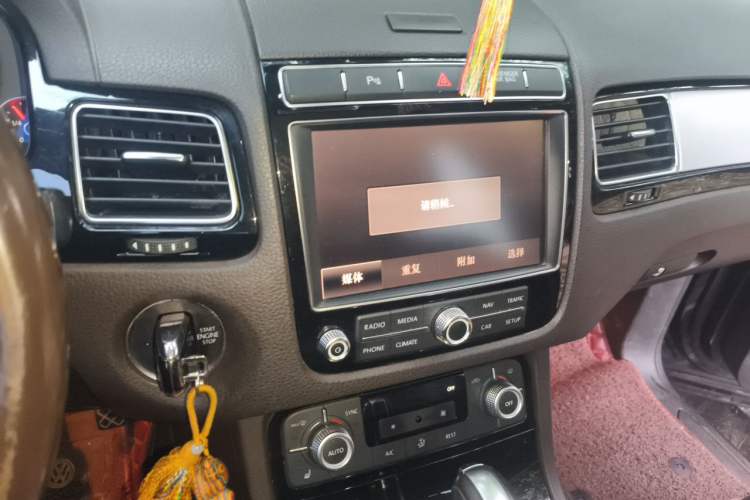 Used Volkswagen Touareg 2016 3.0 TSI Standard Version Audio And AC Panel