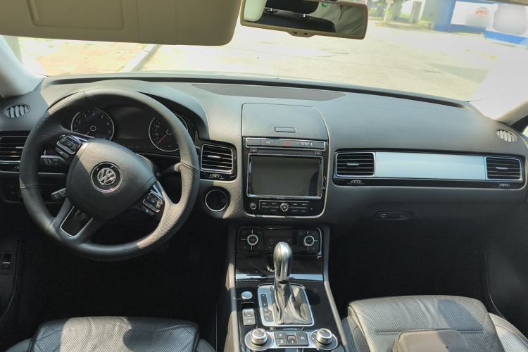 Used Volkswagen Touareg 2016 3.0 TSI Ignis Edition Center Console