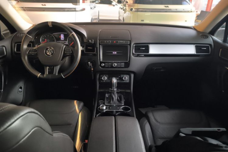 Used Volkswagen Touareg 2016 3.0 TSI Ignis Edition Center Console