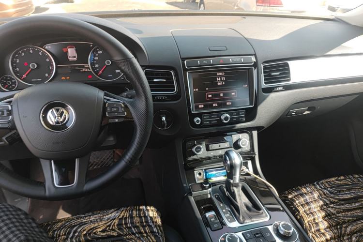 Used Volkswagen Touareg 2016 3.0 TSI Ignis Edition Center Console