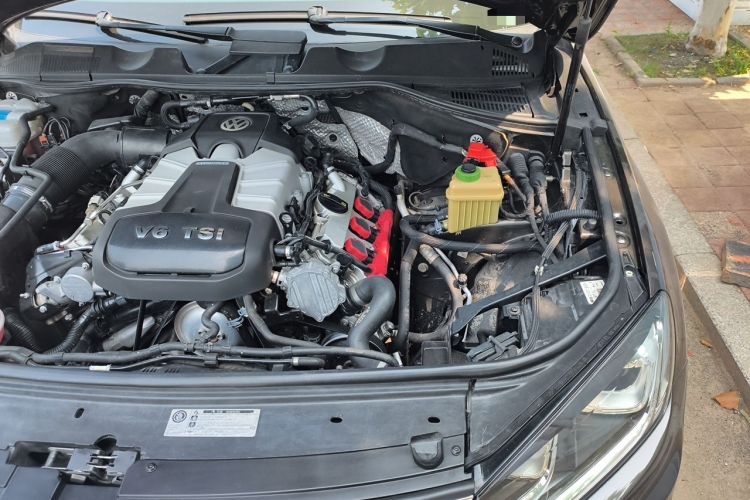 Used Volkswagen Touareg 2016 3.0 TSI Ignis Edition Engine Bay Left