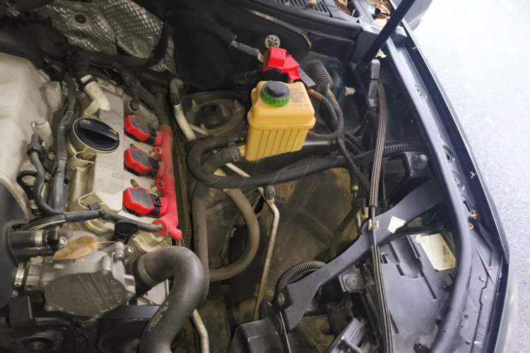 Used Volkswagen Touareg 2016 3.0 TSI Standard Version Engine Bay Left