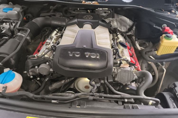 Used Volkswagen Touareg 2016 3.0 TSI Standard Version Engine Bay