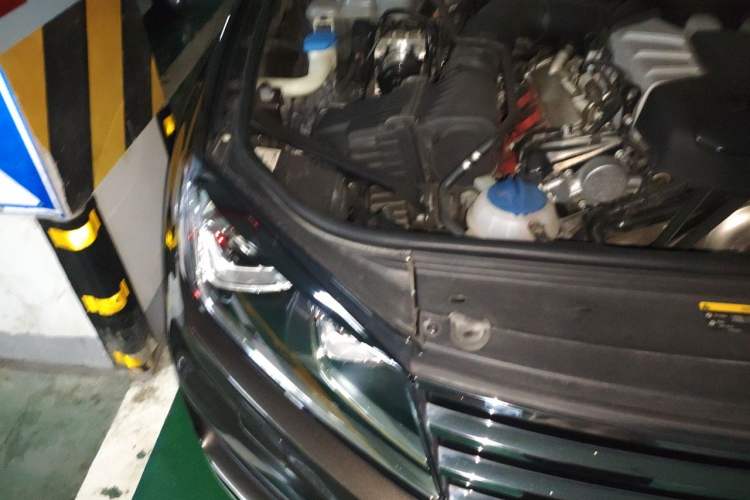 Used Volkswagen Touareg 2016 3.0 TSI Standard Version Engine Bay Right