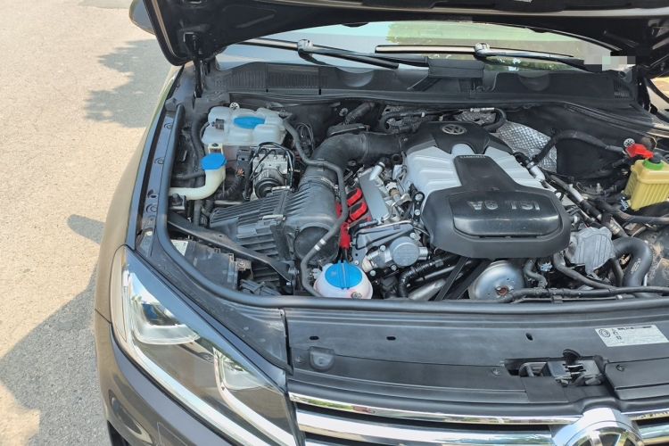 Used Volkswagen Touareg 2016 3.0 TSI Ignis Edition Engine Bay Right