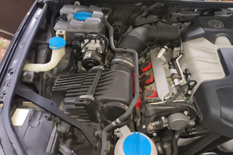 Used Volkswagen Touareg 2016 3.0 TSI Standard Version Engine Bay Right