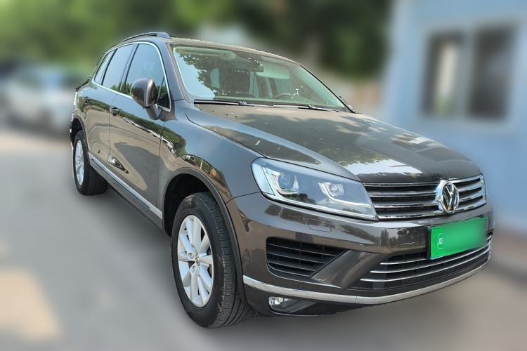 Used Volkswagen Touareg 2016 3.0 TSI Ignis Edition Front Right 45 Deg