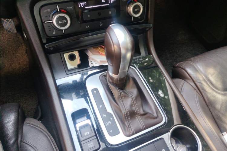 Used Volkswagen Touareg 2016 3.0 TSI Ignis Edition Gear Lever