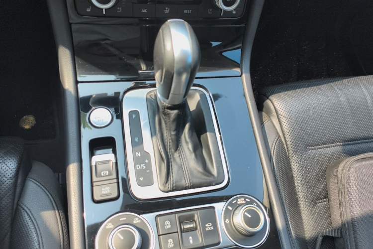 Used Volkswagen Touareg 2016 3.0 TSI Ignis Edition Gear Lever