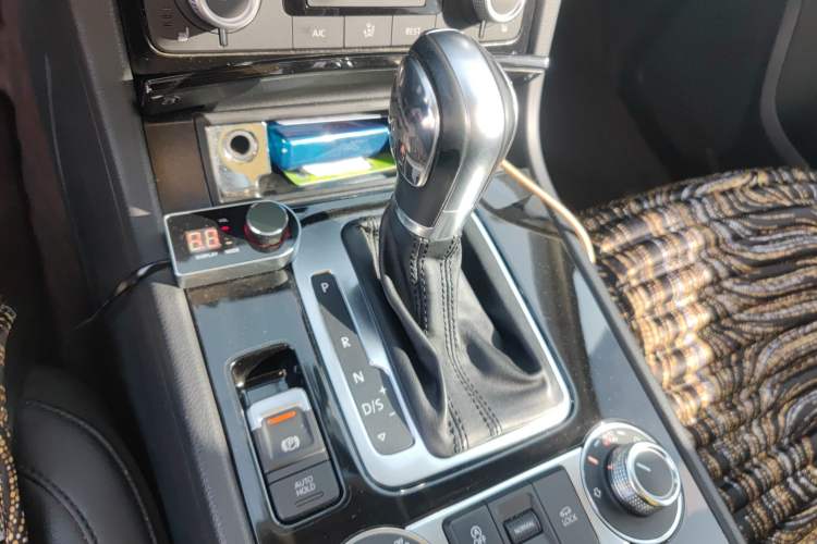 Used Volkswagen Touareg 2016 3.0 TSI Ignis Edition Gear Lever