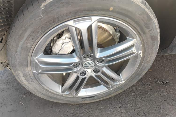 Used Volkswagen Touareg 2016 3.0 TSI Ignis Edition Left Front Wheel Hub