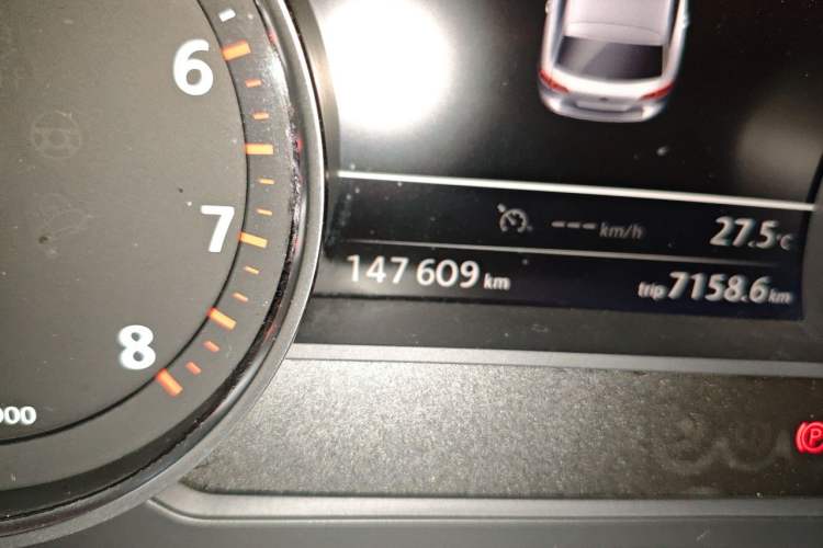 Used Volkswagen Touareg 2016 3.0 TSI Ignis Edition Odometer Close Up