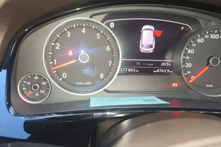 Used Volkswagen Touareg 2016 3.0 TSI Standard Version Odometer Close Up