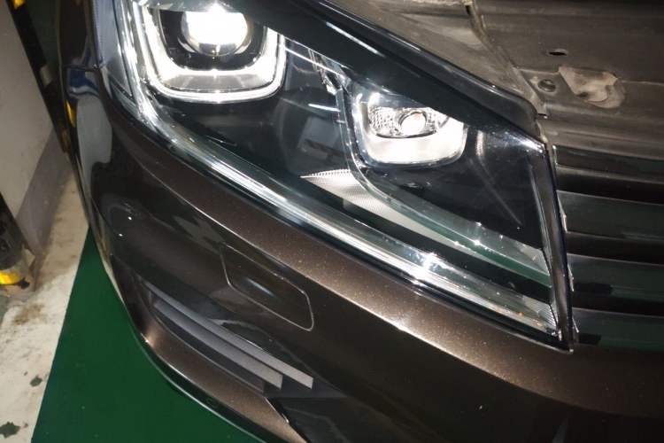 Used Volkswagen Touareg 2016 3.0 TSI Standard Version Right Front Headlight