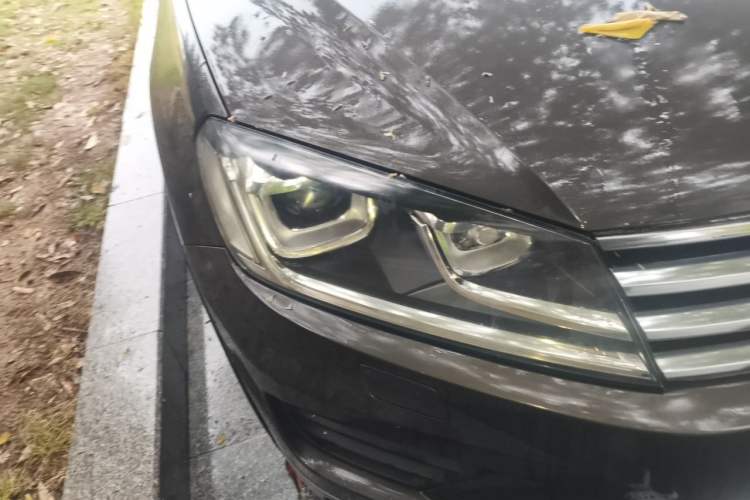 Used Volkswagen Touareg 2016 3.0 TSI Standard Version Right Front Headlight