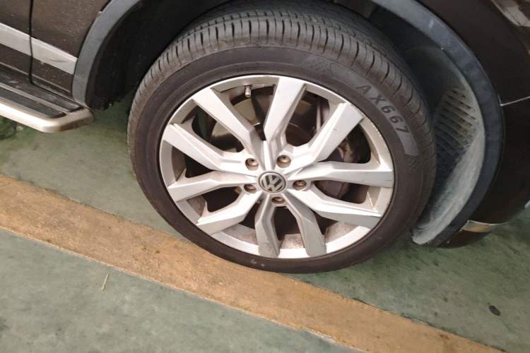 Used Volkswagen Touareg 2016 3.0 TSI Ignis Edition Right Front Wheel Hub