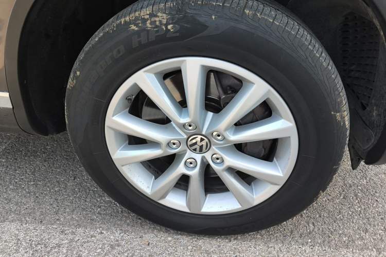 Used Volkswagen Touareg 2016 3.0 TSI Ignis Edition Right Front Wheel Hub