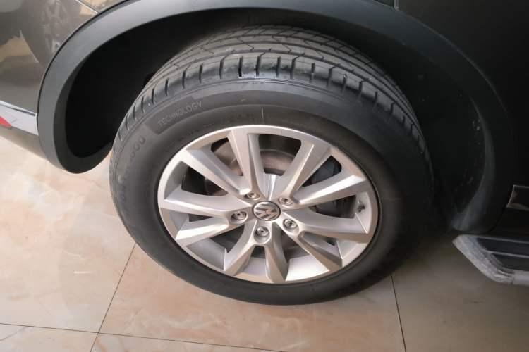 Used Volkswagen Touareg 2016 3.0 TSI Ignis Edition Right Rear Wheel Hub