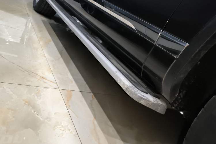Used Volkswagen Touareg 2016 3.0 TSI Ignis Edition Right Side Sill
